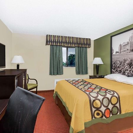 Super 8 By Wyndham Grinnell Ia Extérieur photo