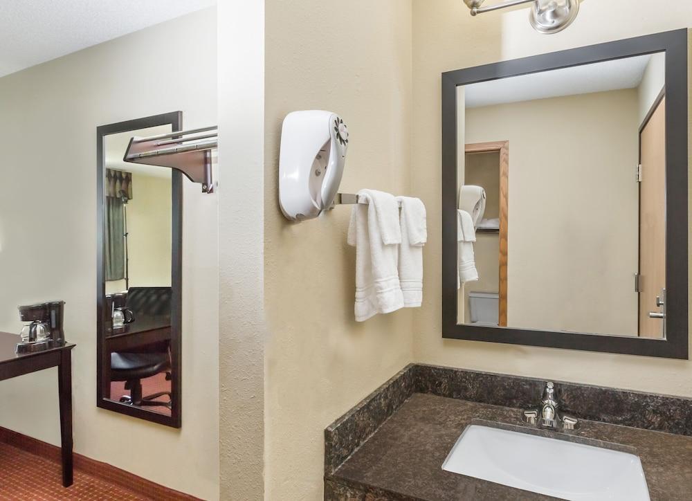 Super 8 By Wyndham Grinnell Ia Extérieur photo