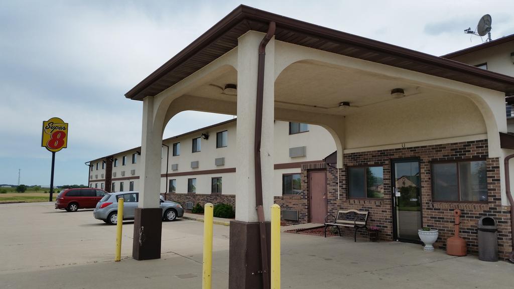 Super 8 By Wyndham Grinnell Ia Extérieur photo