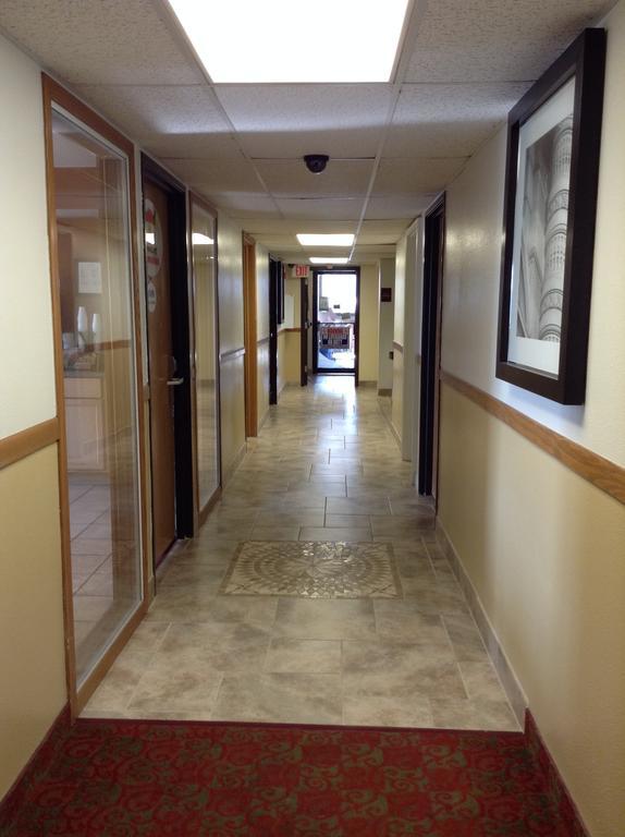 Super 8 By Wyndham Grinnell Ia Extérieur photo