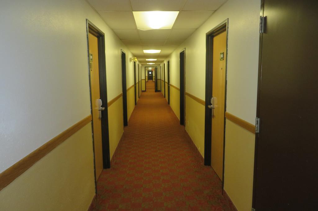 Super 8 By Wyndham Grinnell Ia Extérieur photo