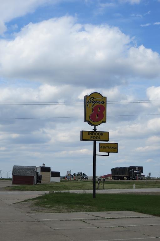 Super 8 By Wyndham Grinnell Ia Extérieur photo