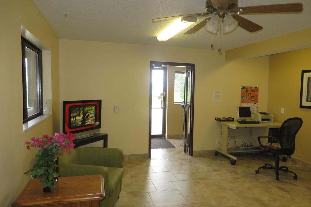 Super 8 By Wyndham Grinnell Ia Extérieur photo
