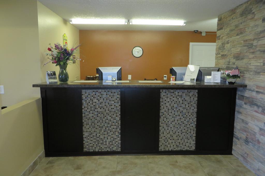 Super 8 By Wyndham Grinnell Ia Extérieur photo