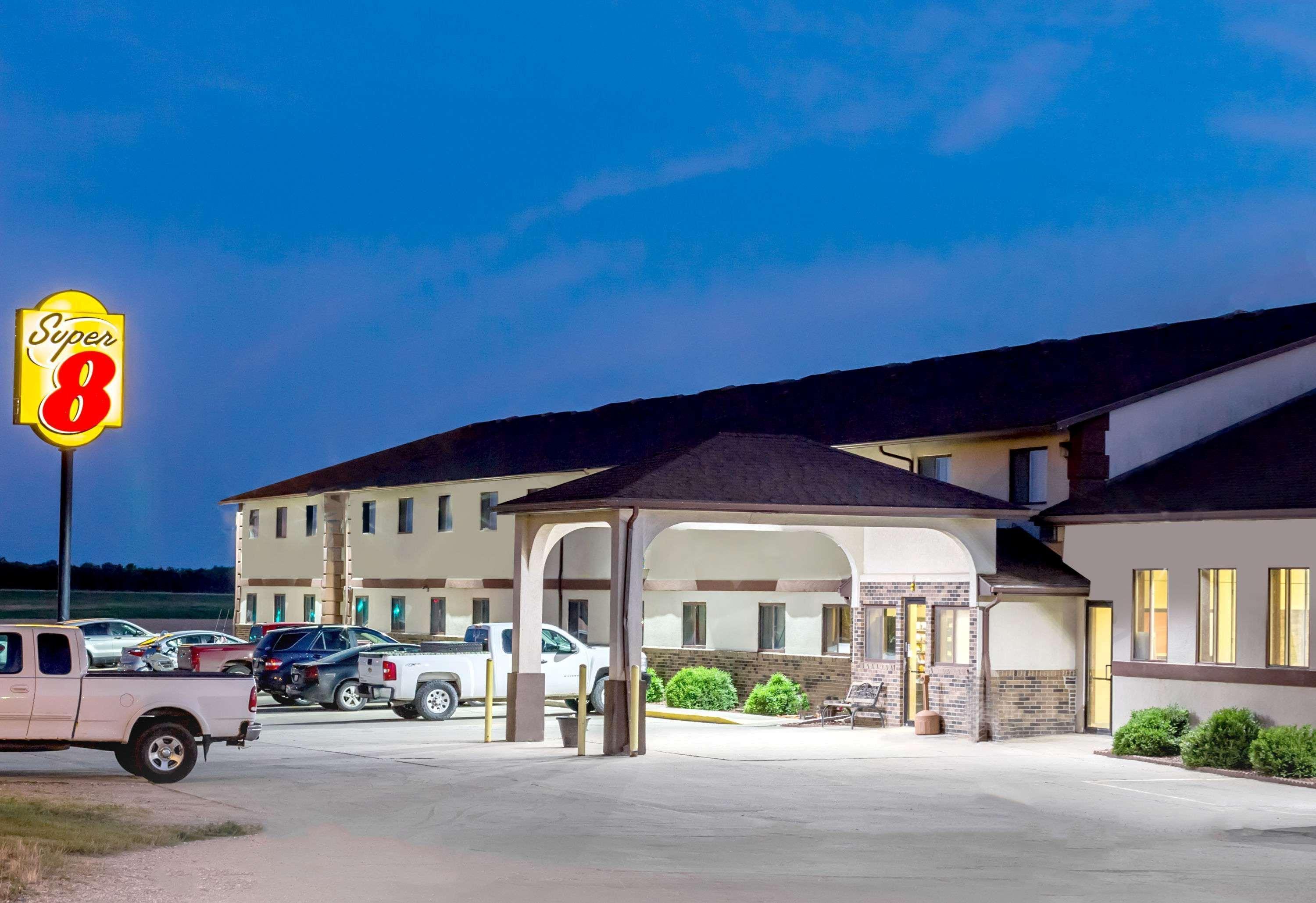 Super 8 By Wyndham Grinnell Ia Extérieur photo