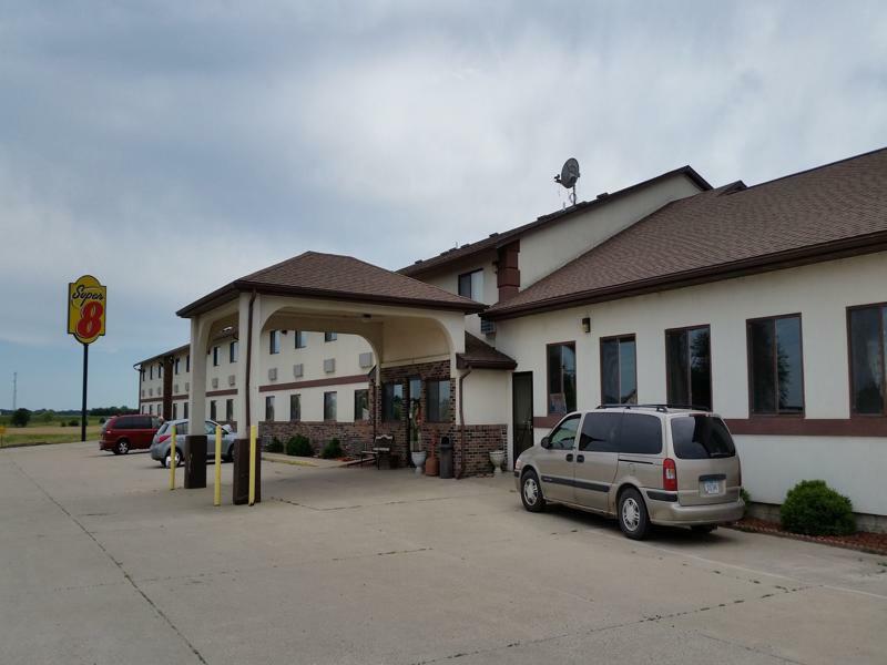 Super 8 By Wyndham Grinnell Ia Extérieur photo
