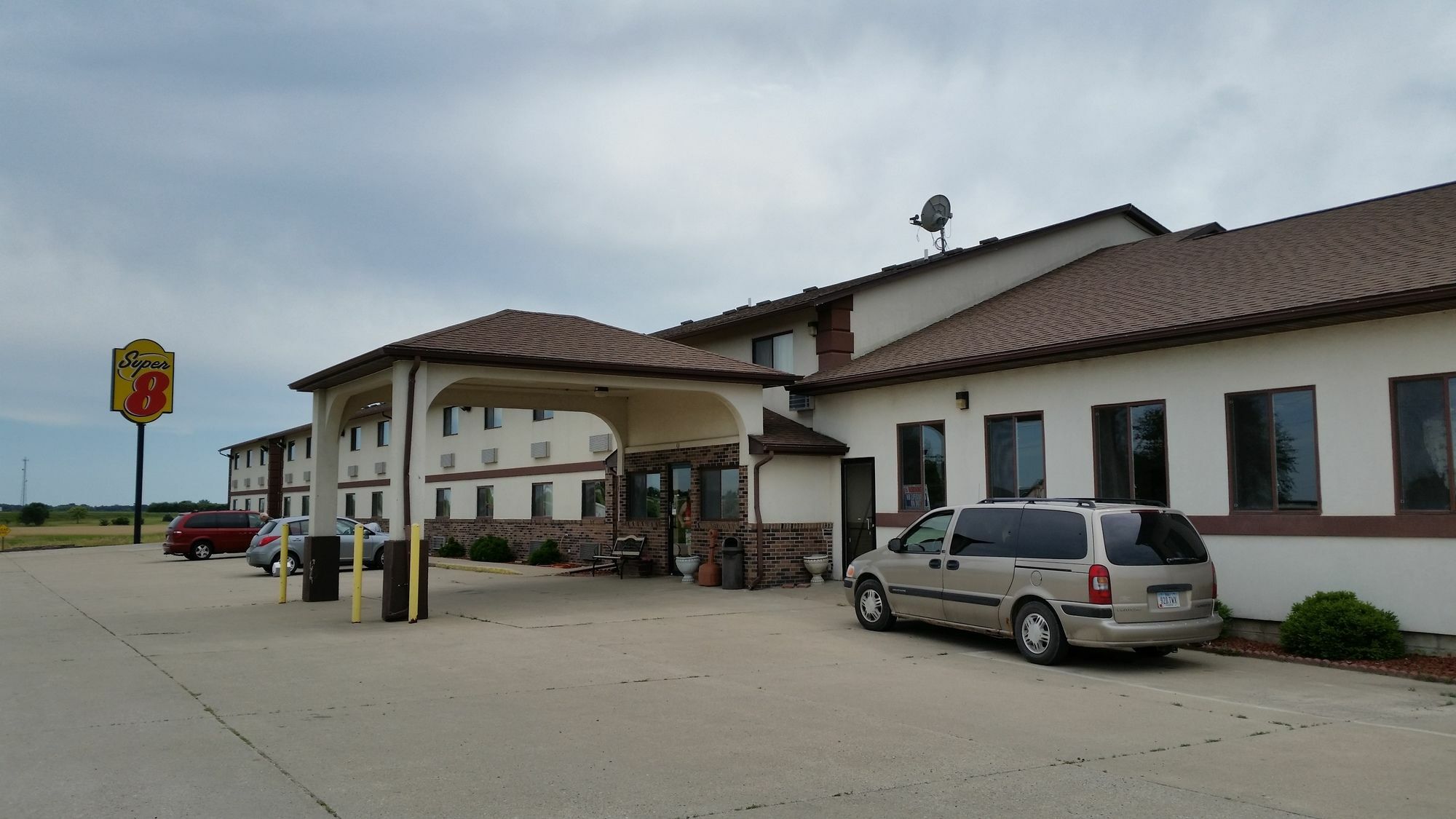 Super 8 By Wyndham Grinnell Ia Extérieur photo