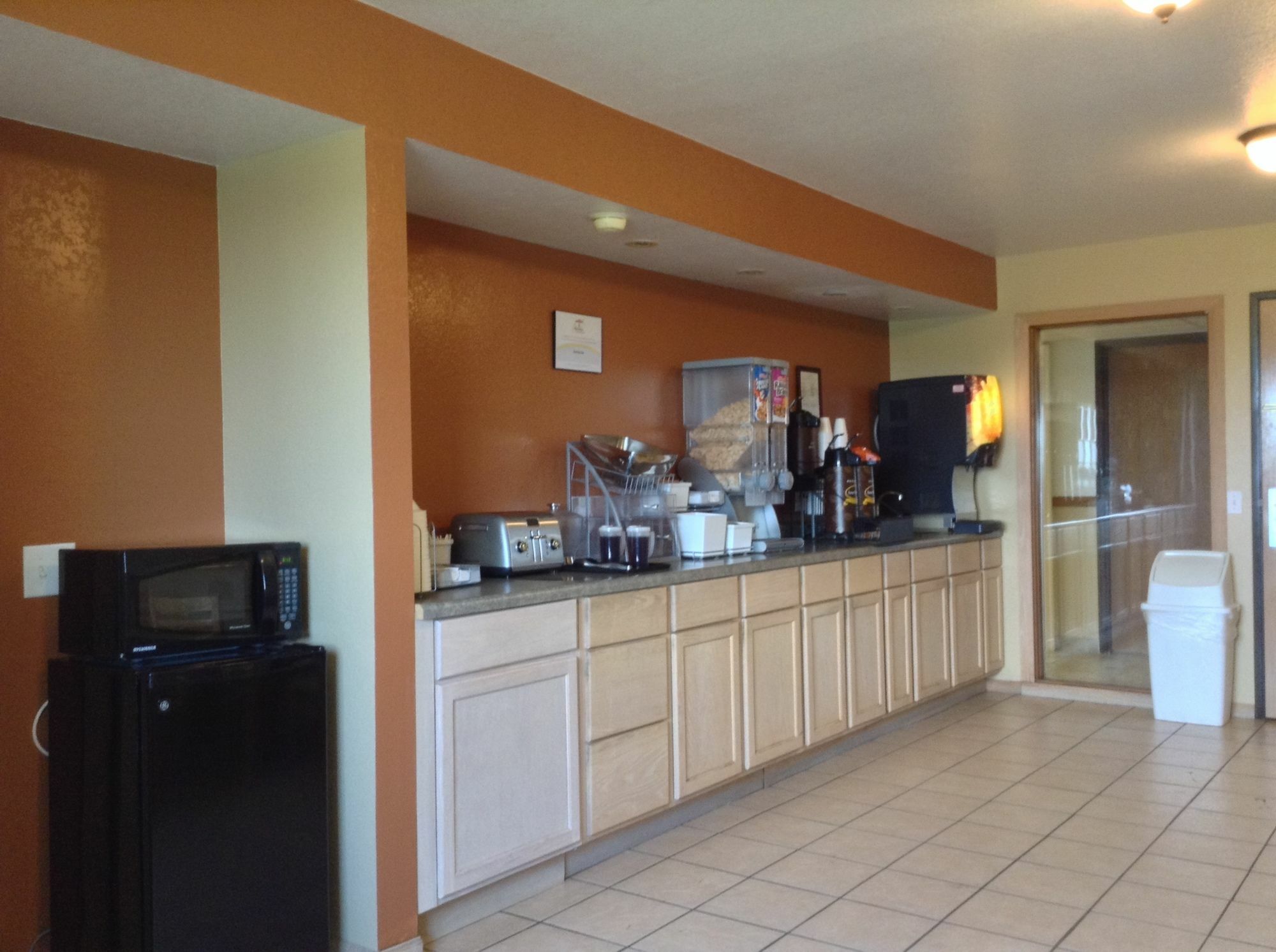 Super 8 By Wyndham Grinnell Ia Extérieur photo